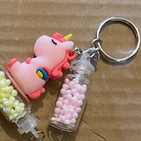 Unicorn lucky tears Keychain - Picture 3 of 5